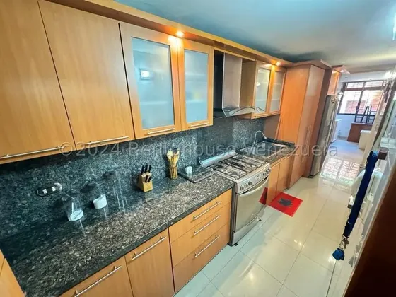 Sb Hermoso Pb Ubicado En Colinas De La Tahona, Totalmente Remodelado Con Amplia Sala Comedor Y Cocina, Con Calle Cerrada Y Vigilancia, Cod#24-20541
