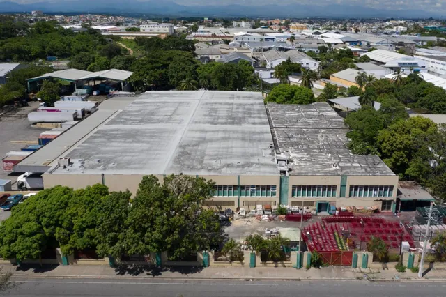 Nave Terreno Locales Comerciales Venta Santo Domingo, Ave. Luperon Herrera