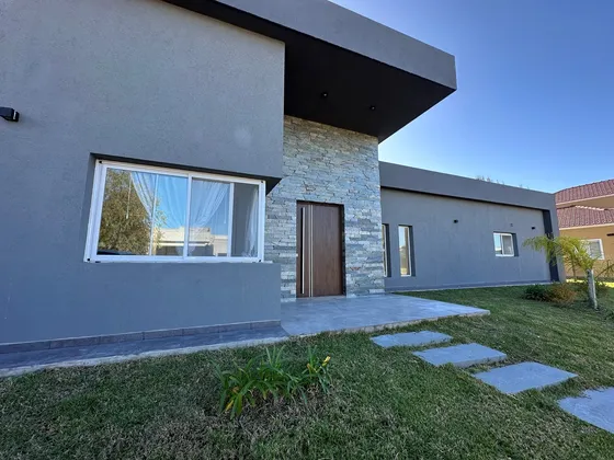 Casa En Venta, 4 Ambientes, Acepta Permuta, En Barrio Santa Juana, Canning, Esteban Echeverría, G.b.a. Zona Sur