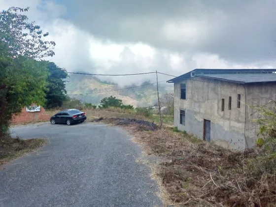 Casa En Venta El Junko Country Club (el Junquito) De 160m2 (2) Niveles 3h+2b+6pe Cbe