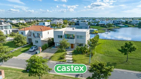 Casa En Venta A La Laguna Con Pileta En Ceibos, Puertos, Escobar.