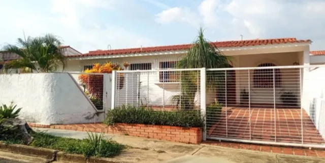 Casa En Valles De Camoruco De 400m2 Calle Cerrada Z07-gg