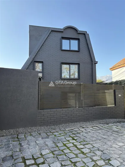 Venta Casa Recién Remodelada. 4d,3b. Sport Francés.