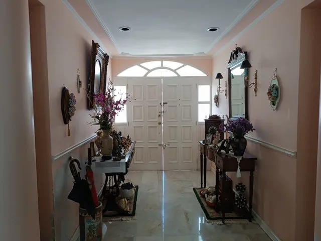 En Lomas De Prados Del Este Se Vende Amplisima Casa En Calle Cerrada, Con Mucho Potencial Para Remodelar
