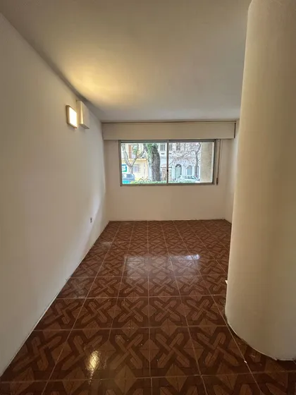 Planta Baja Al Frente A 300 Mts. De La Rambla, Calefaccion , Portería Y Gastos Bajos