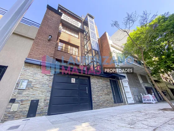 Venta O Alquiler - Casa 5 Amb. Con Patio, Tza, Cochera Y Ascensor En Villa Devoto
