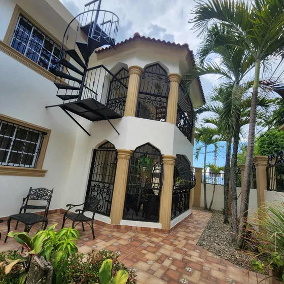 Casa En Venta De 2 Niveles En Valle Verde Santiago