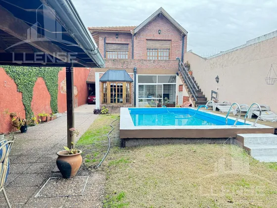 Casa 4 Ambientes Con Piscina En Venta - Quilmes
