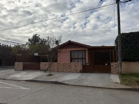 Manzanal. Casa Esquina Con Opcion De Instalar Negocio