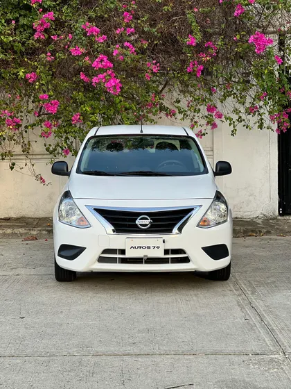 Nissan Versa 1.6 Sense