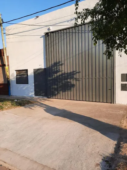 Doctor Riva Al 1700 - Alquiler/venta De Galpon En Rosario