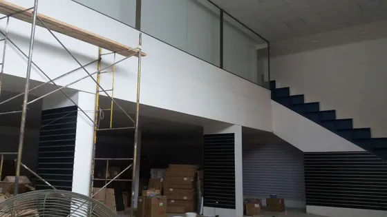 Excelente Local Comercial A Pasos Del Paseo Independencia