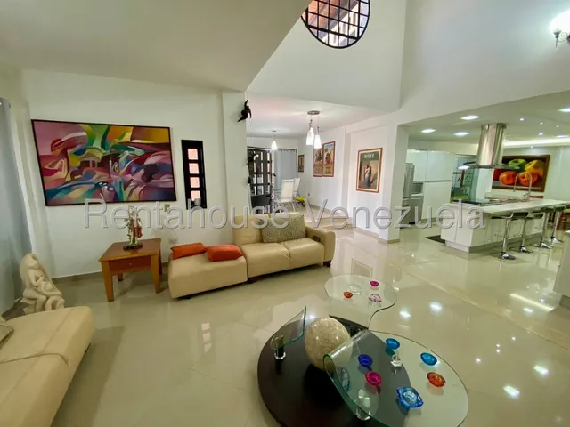 Julio Latouche 24-12344 Casa En Venta Sabana Larga Valencia, Hermosa, Moderna Y Acogedora, Amplias Áreas Verdes, Pozo De Agua