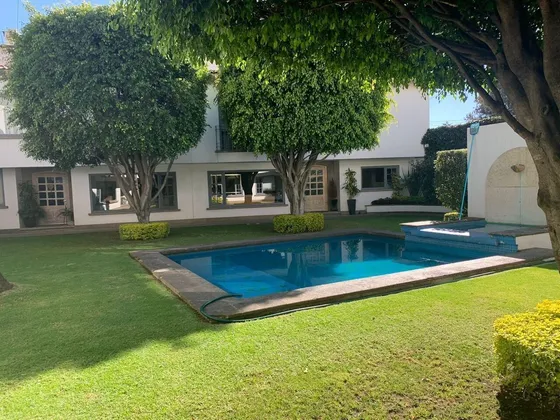 Olivar De Los Padres, Ch Desarrollado Alrededor De Jardín Común Con Alberca