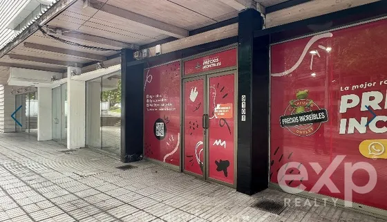 Local Comercial En Calle Las Verbenas. 