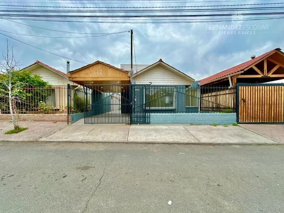 Los Andes - Vende Casa 2 Pisos 5d 4b 2e - Villa Los Portones