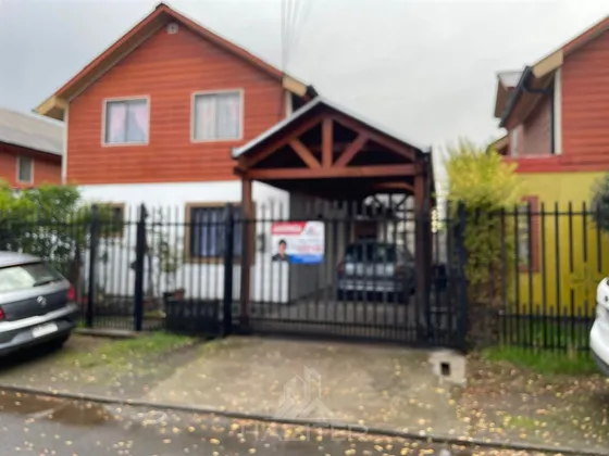 Casa En Arriendo De 5 Dorm. En Curicó