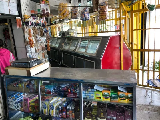 Vera Casa Inmobiliaria Vende Local Comercial En El Roble Los Guayos L/firma Ca-1