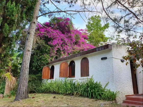Venta De Casa 2 Dormitorios Con Piscina Climatizada Pinares