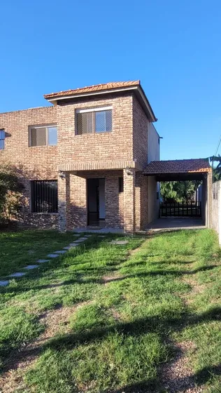Solido Chalet Proximo Rambla Y Servicios Con Buen Fondo