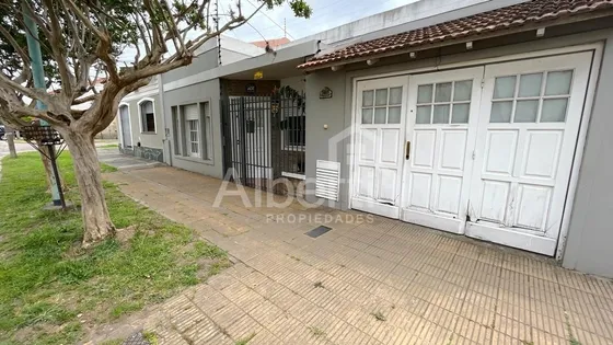 Venta Casa 4 Ambientes En Haedo.