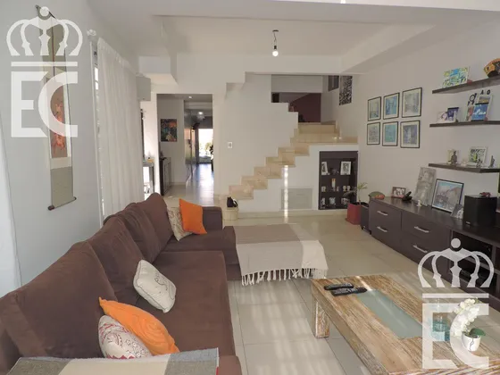 Venta - Casa -  Hermosa - Lanús Este