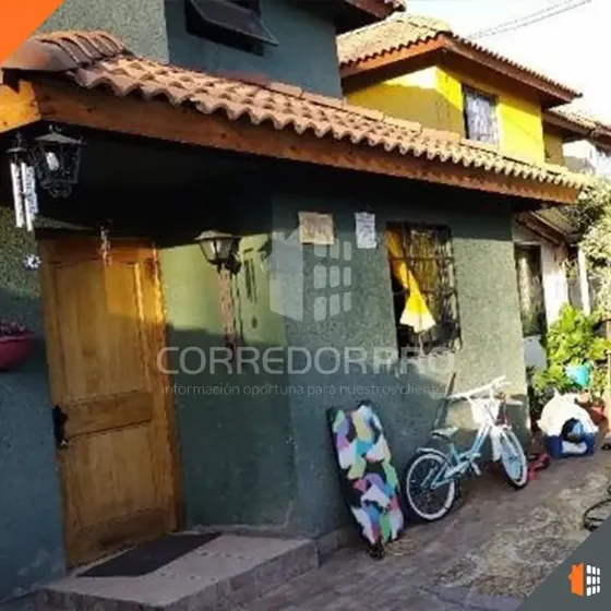 Casa De 2 Pisos Con 4d+3b+patio Y Piscina