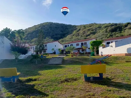 Re/max 2mil Vende, Townhouse, Residencia Vista Caribe, Maneiro, Isla De Margarita.