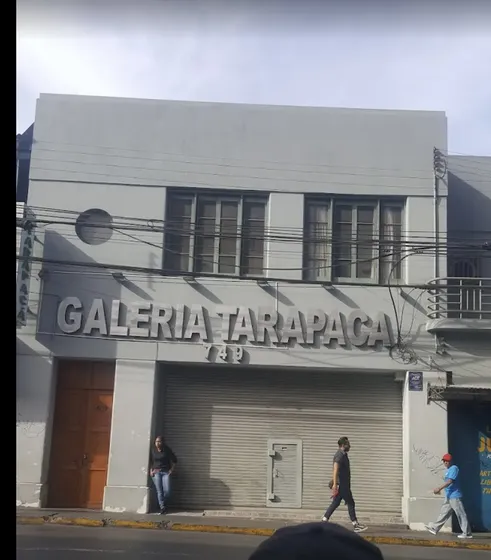 Arriendo Amplio Local Comercial Pleno Centro De Iquique