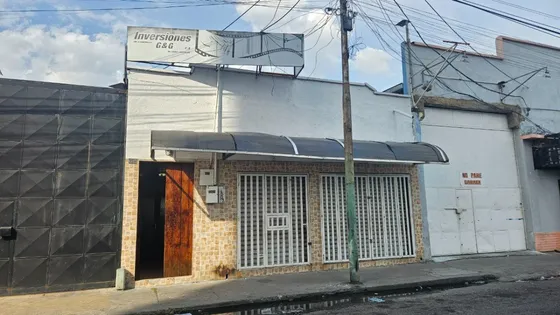 Terreno Con Bienechurías En Avenida Santos Michelena