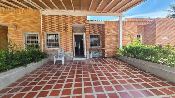 Town House En Venta En Tucacas, El Tuque