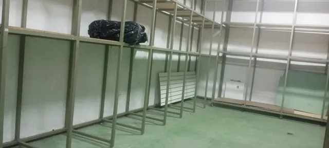 En Alquiler Edificio Industrial En Los Dos Caminos. Solo Cliente Directo. (r.o)