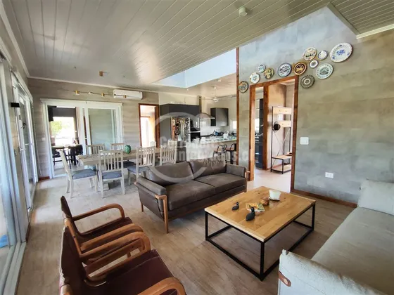 Casa En Venta De 4 Dorm. En Catemu