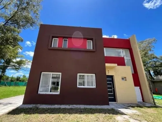 Casa En Venta - 3 Dormitorios 2 Baños - Moreno