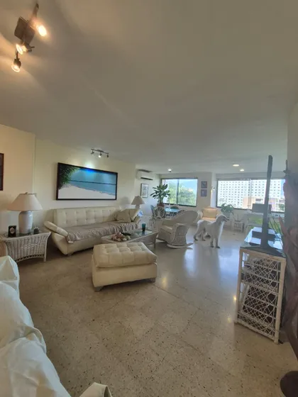 ¡espectacular Penthouse En El Caribe! Amplio Apartamento Playero A La Venta En Caraballeda, Municipio La Guaira, Diagonal A Campos De Golf. ¡las Playas De Venezuela Te Esperan!