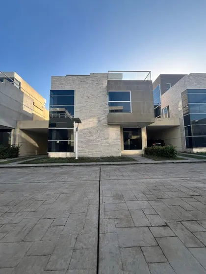 Se Ofrece En Venta Maravilloso Inmueble En Parque Residencial Los Saltos