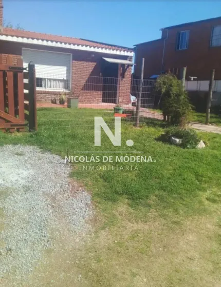 En Venta Casa En Altos De La Laguna De 4 Dormitorios.