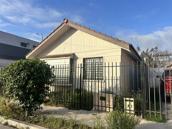 Casa En Venta De 3 Dorm. 2 Baños En La Serena