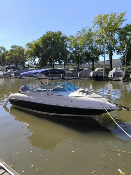 Lancha Cuddy Quicksilver 2002 Yamaha 150 Hp