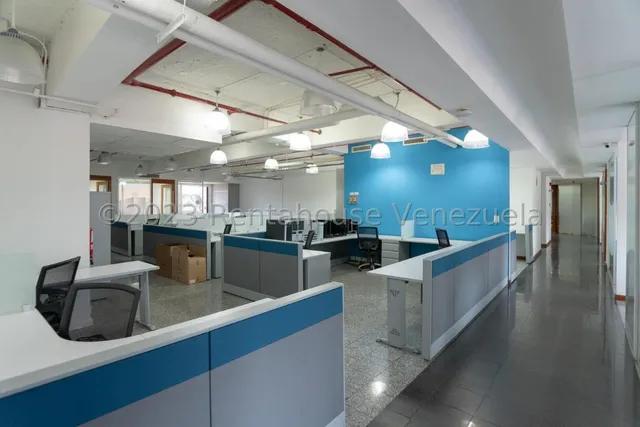   En Venta Hermosa Oficina En Una De Las Torres Mas Importantes Del Rosal