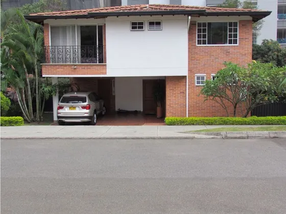 Casa En Venta En Envigado Loma Benedictinos