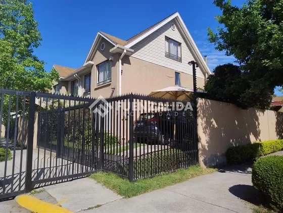 Casa En Venta De 4 Dorm. En La Florida