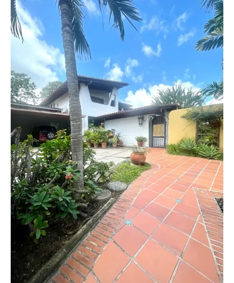Vendo Casa En Calle Cerrada 550m2 Prados Del Este 8989