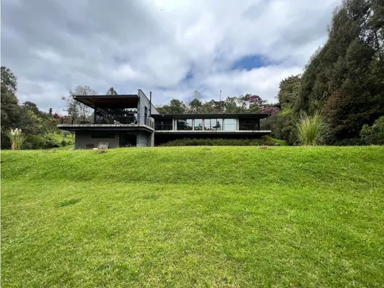 Se Vende Casa Independiente En El Alto De Las Palmas Sector Mercajuste