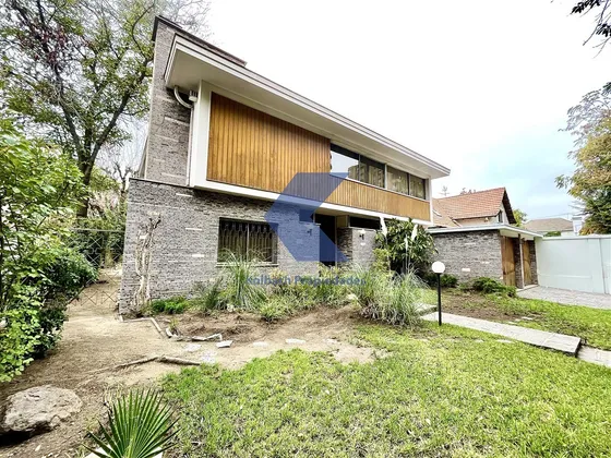 Casa En Arriendo De 6d 5b. En Las Condes