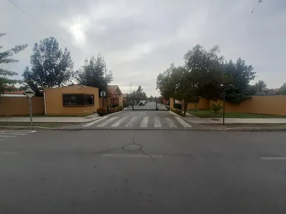 Arriendo Encantadora Casa Con Piscina Exlente Ubicacion