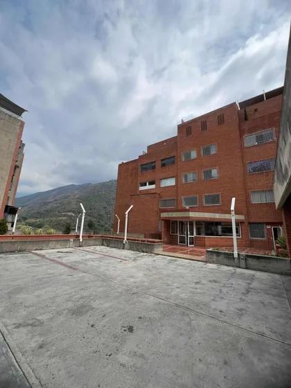 Apartamento En Venta De 160 M2, Urbanización Cerrada Con Vigilancia Las 24h. Vista Al Ávila