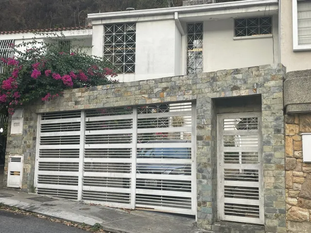 Vendo Casa En La Trinidad En Calle Cerrada De Caracas