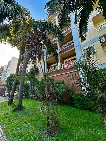 Departamento De 4 Ambientes Con Cochera En Haedo! Muy Centrico