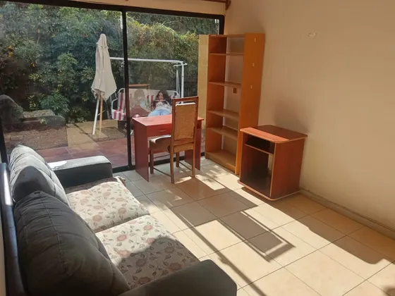 Departamento En Primer Piso, Con Jardín Y Estacionamiento!!!